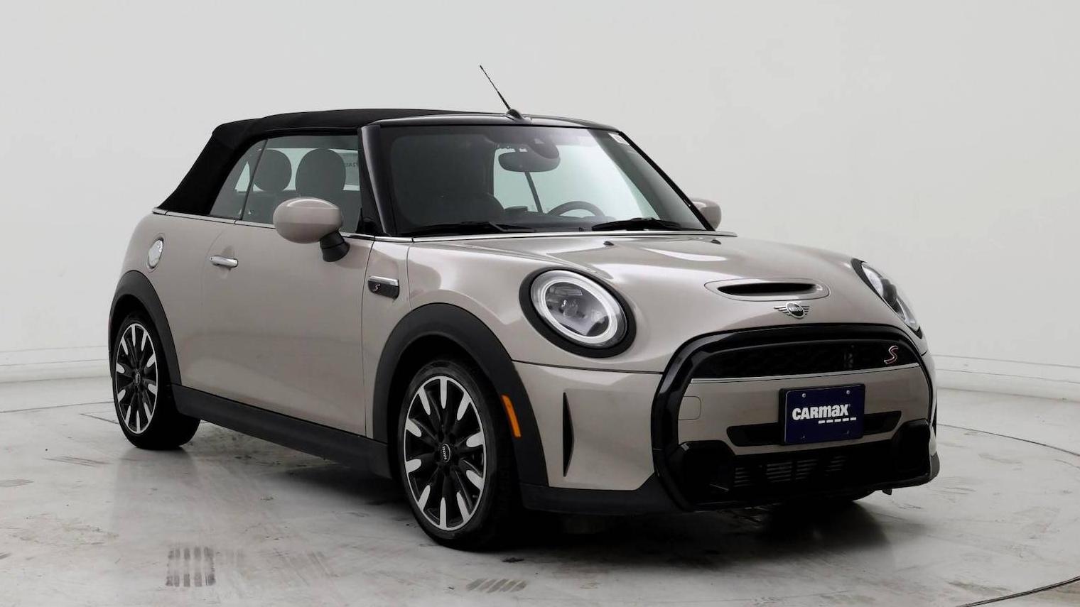 MINI COOPER CONVERTIBLE 2024 WMW43DL04R3R35431 image